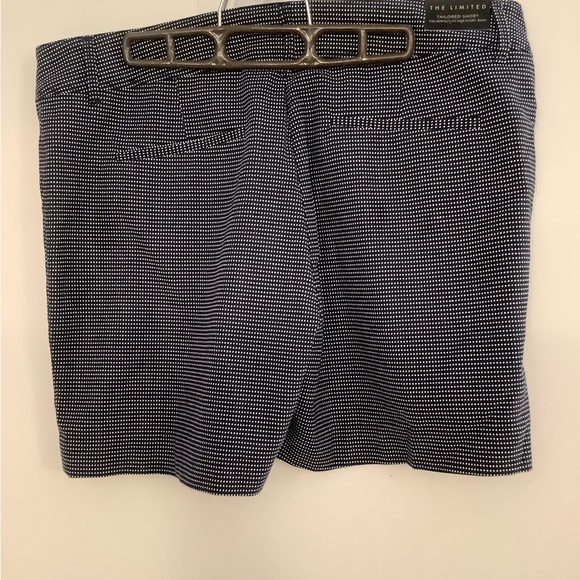 NWT, NEVER WORN! The Limited shorts - Picture 3 of 3